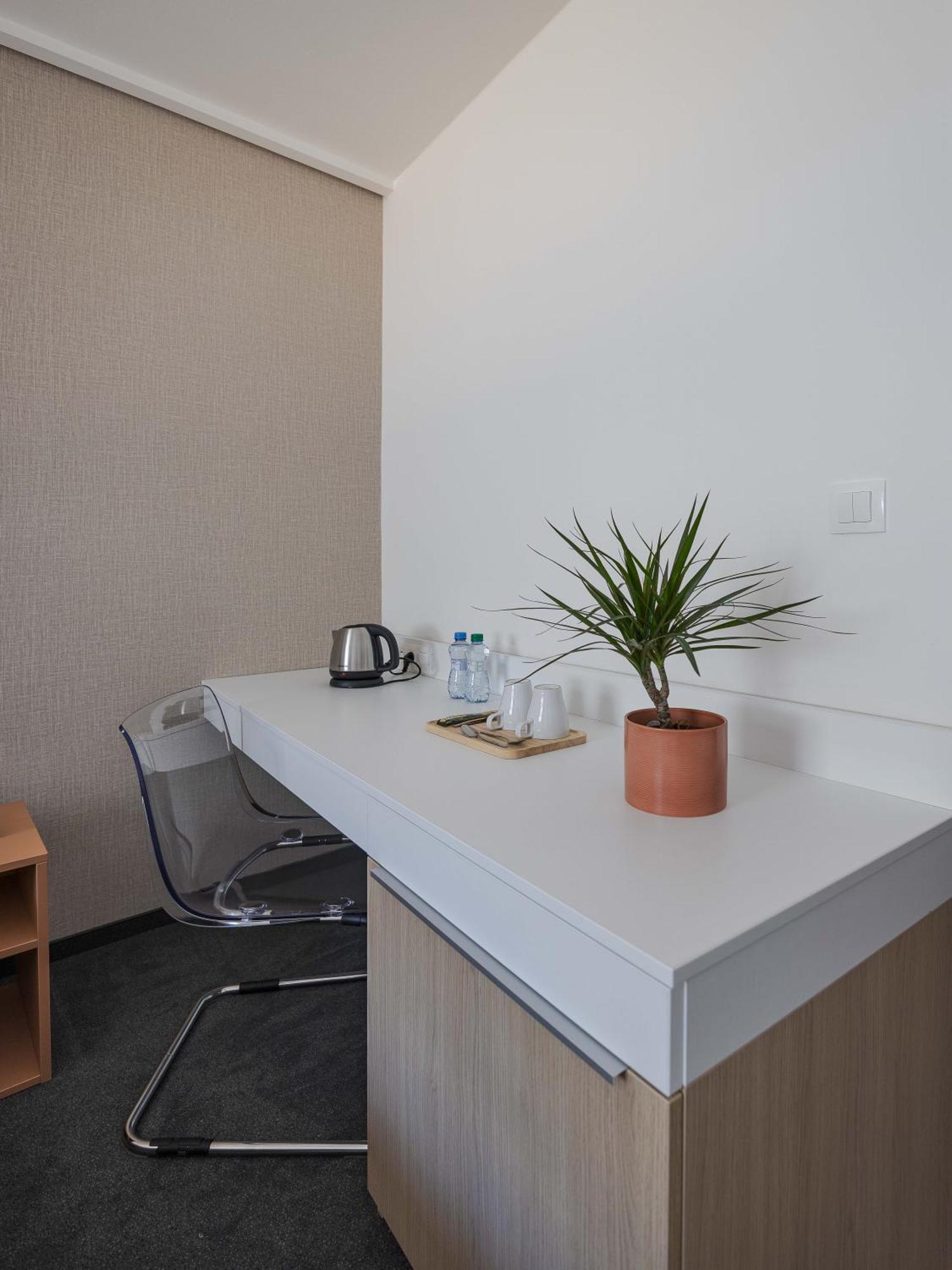 Hotel Taxis Bratislava - New Rooms Luaran gambar
