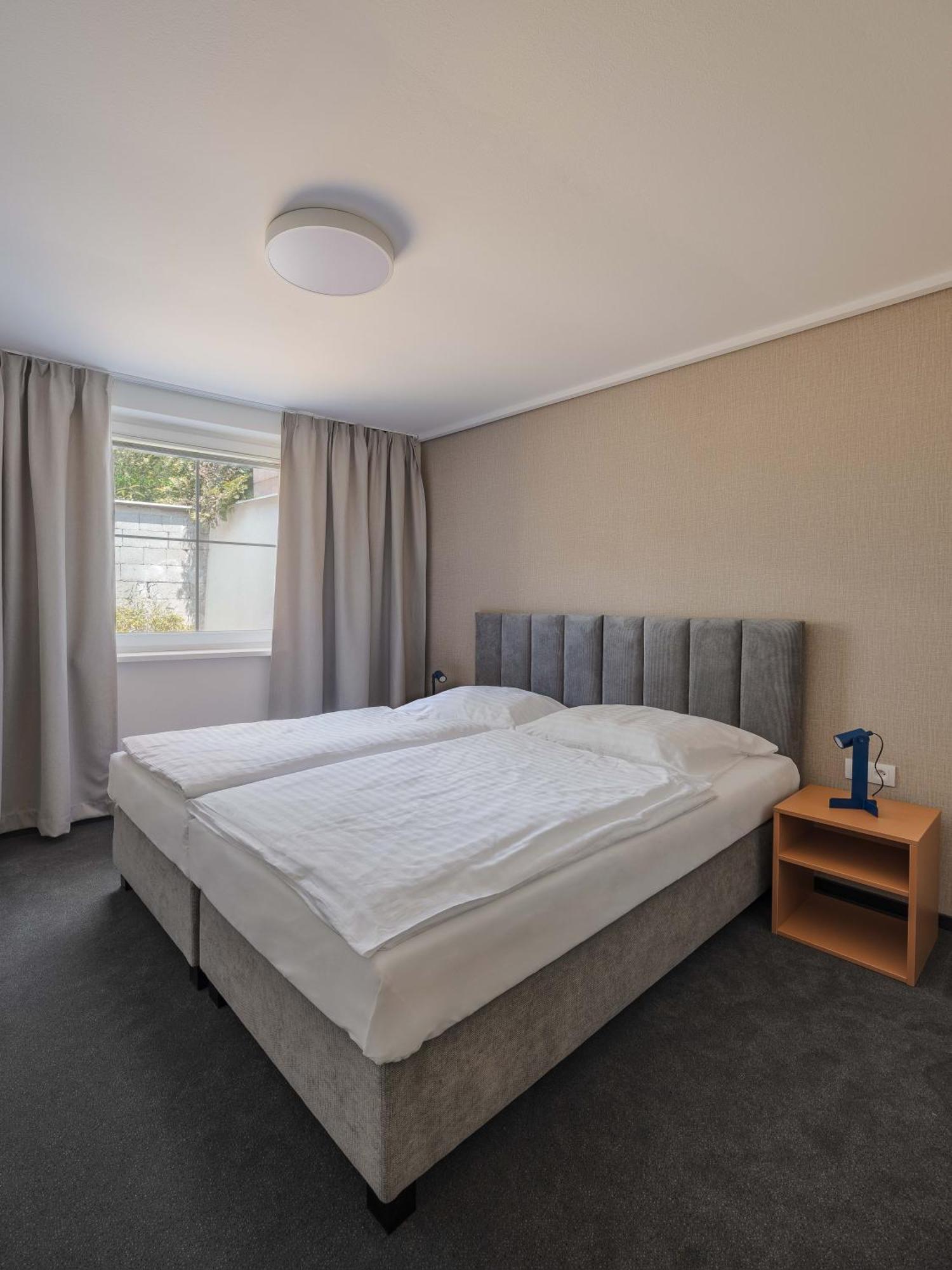 Hotel Taxis Bratislava - New Rooms Luaran gambar