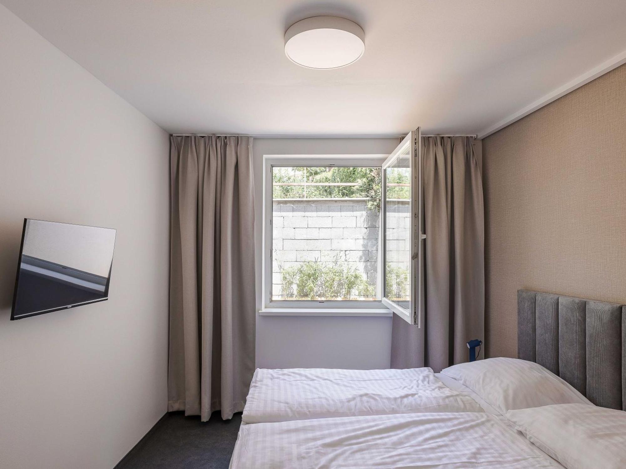 Hotel Taxis Bratislava - New Rooms Luaran gambar